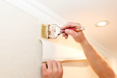 Pose de papier peint à Montchevrel — revêtements muraux et toiles de verre